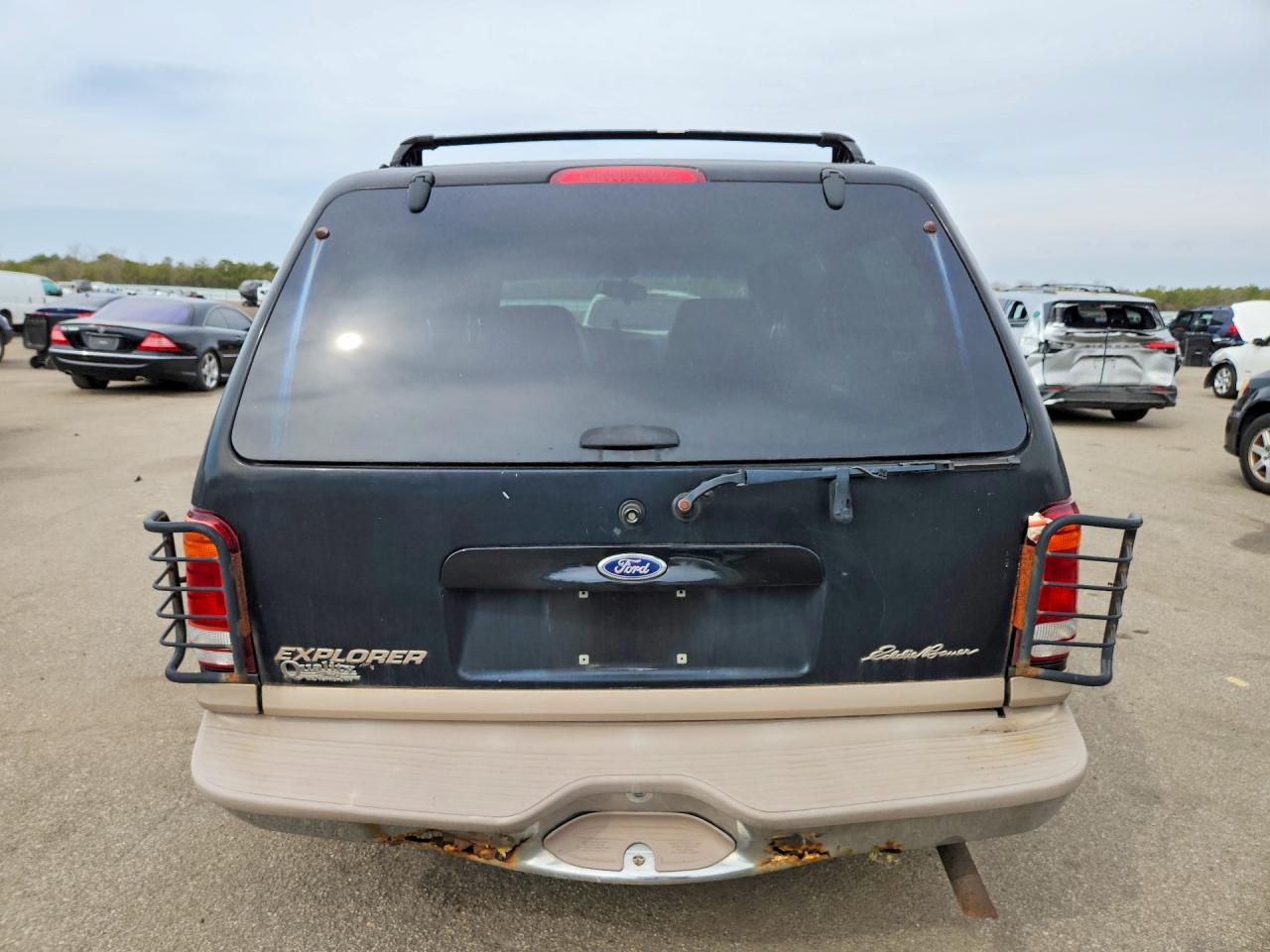 FORD EXPLORER 2000 — 7