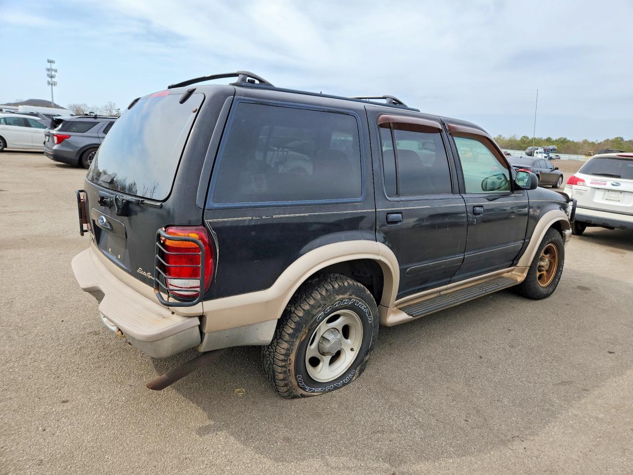 FORD EXPLORER 2000 — 4