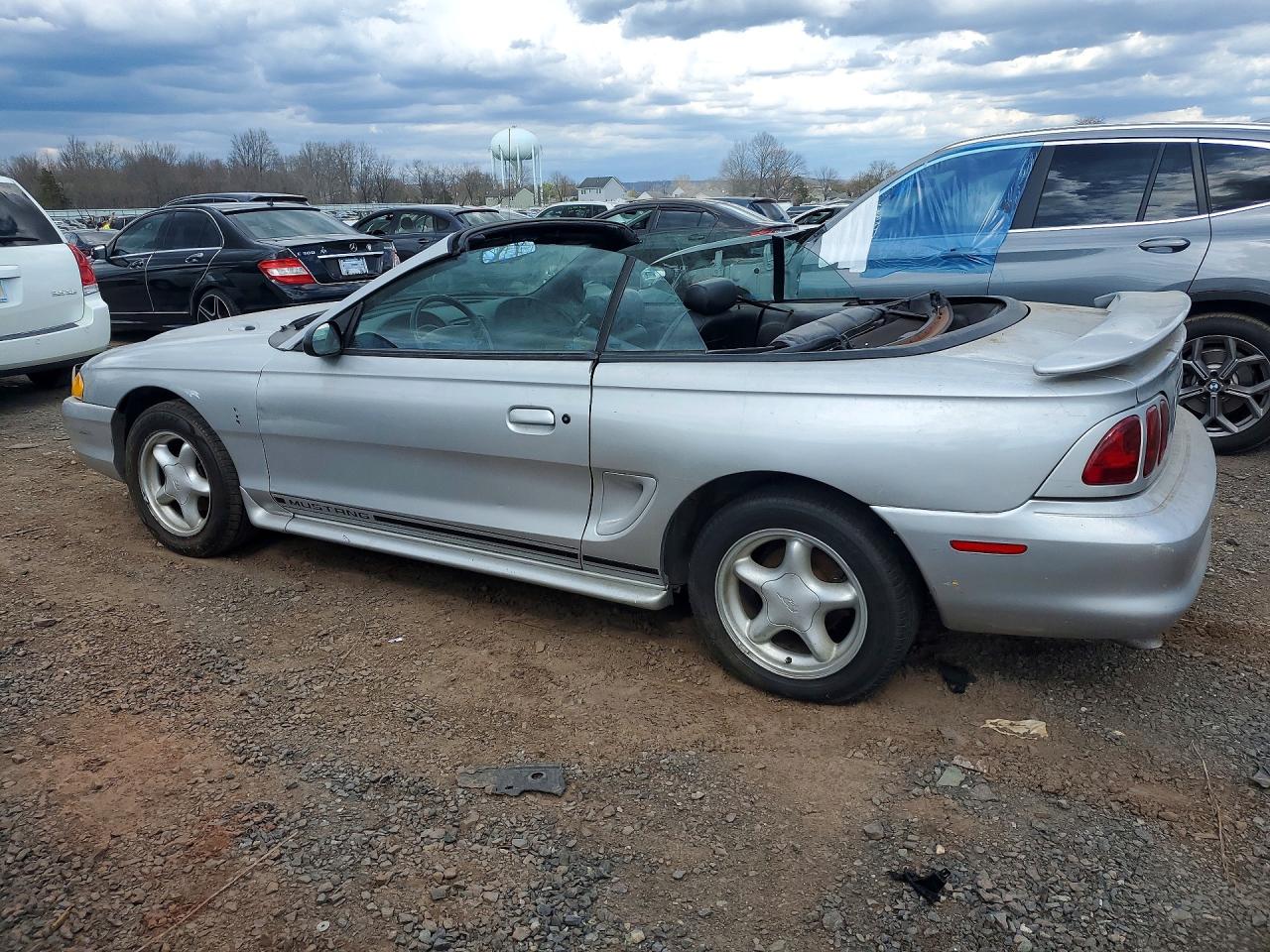 FORD MUSTANG 1998 — 3