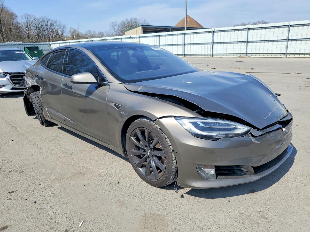 TESLA MODEL S 2016 — 5