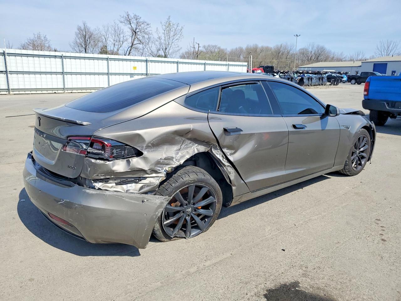 TESLA MODEL S 2016 — 4