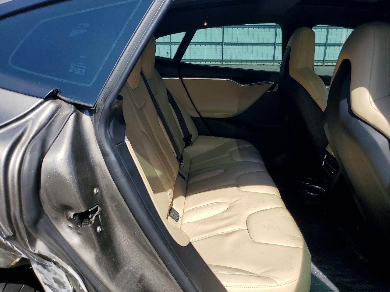 TESLA MODEL S 2016 — 11