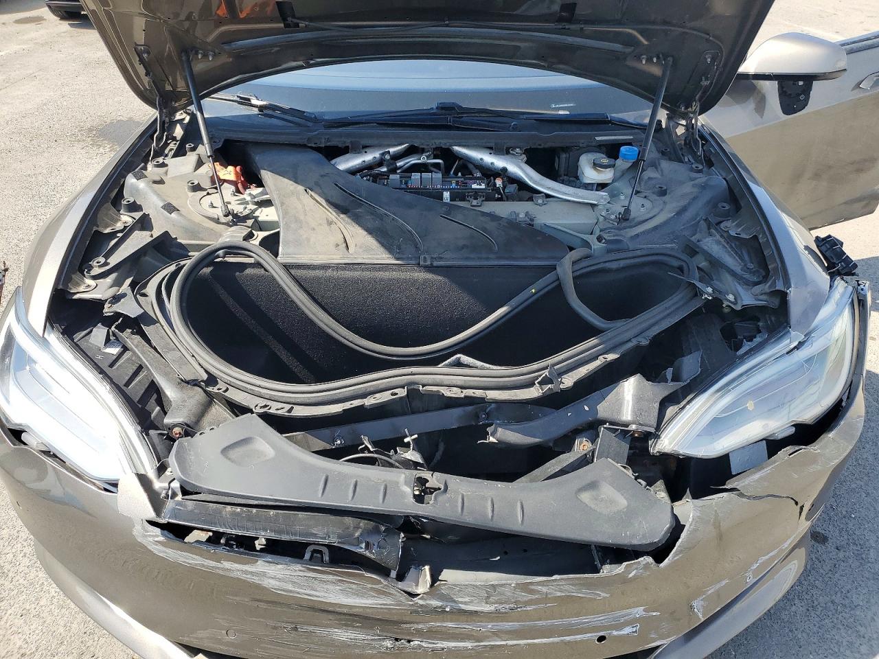 TESLA MODEL S 2016 — 12