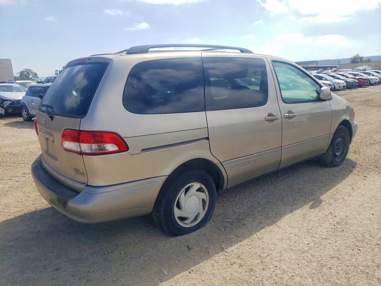 TOYOTA SIENNA 2002 — 4