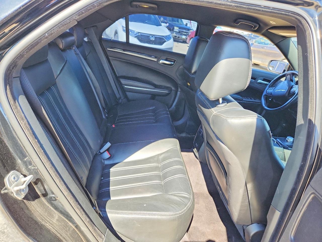 CHRYSLER 300 2017 — 11
