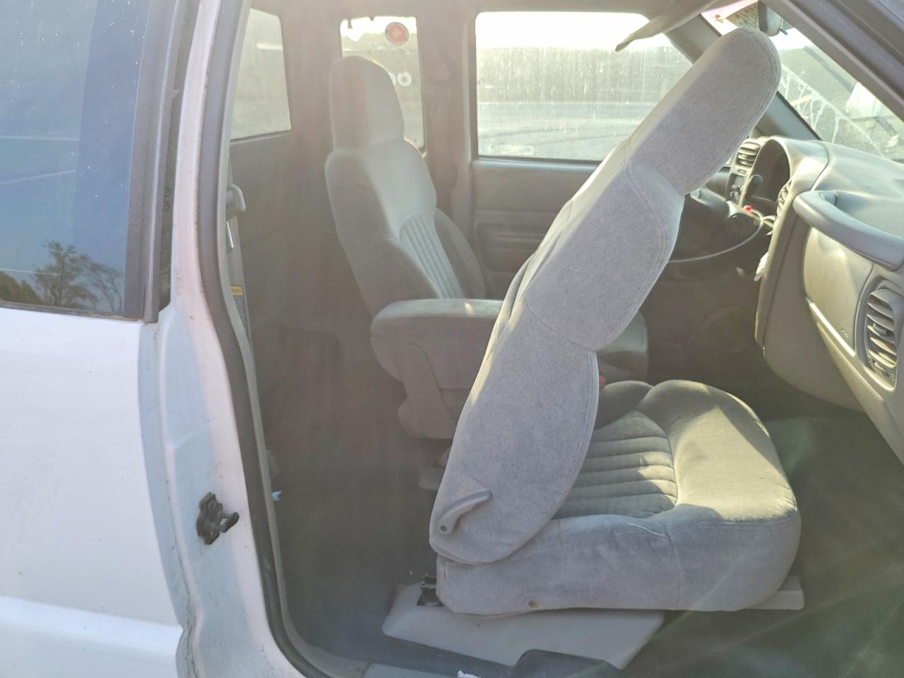 CHEVROLET S TRUCK 2000 — 11