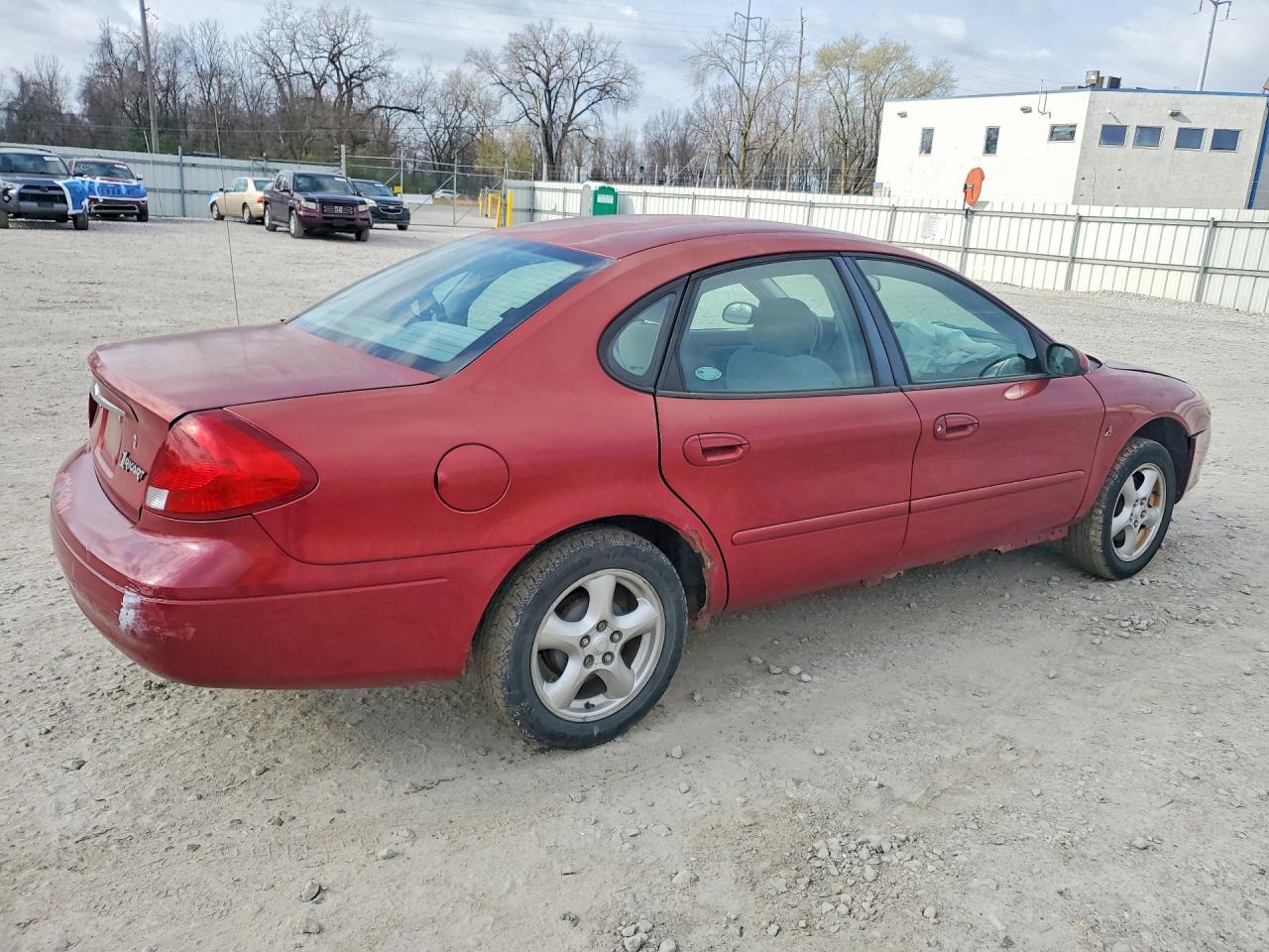 FORD TAURUS 2002 — 4