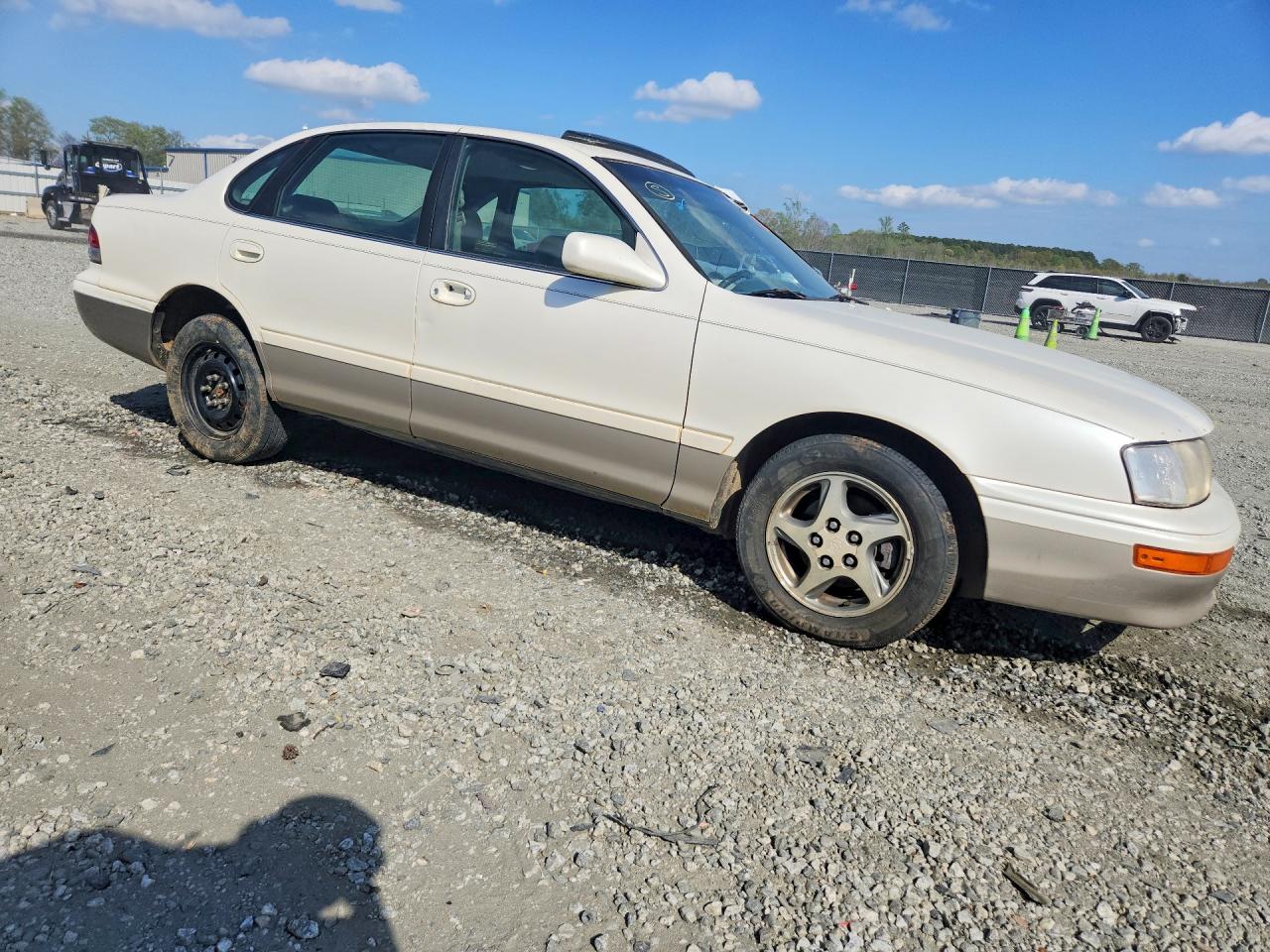 TOYOTA AVALON 1997 — 5