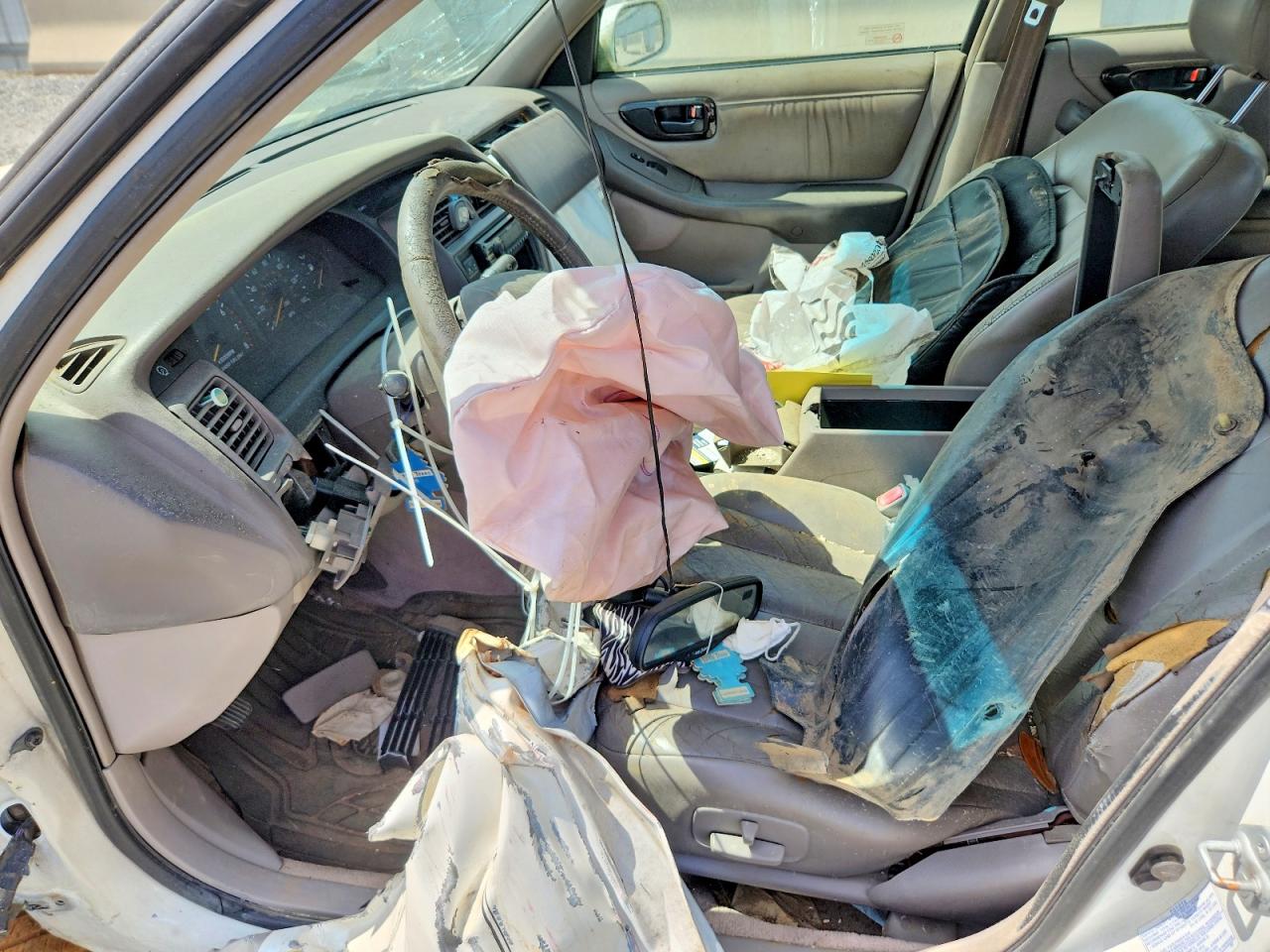 TOYOTA AVALON 1997 — 8