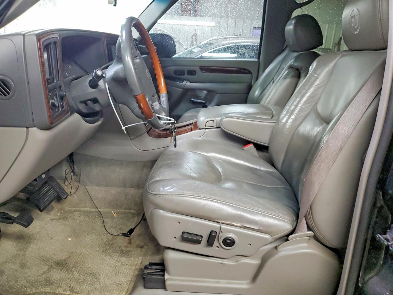 CADILLAC ESCALADE 2003 — 8