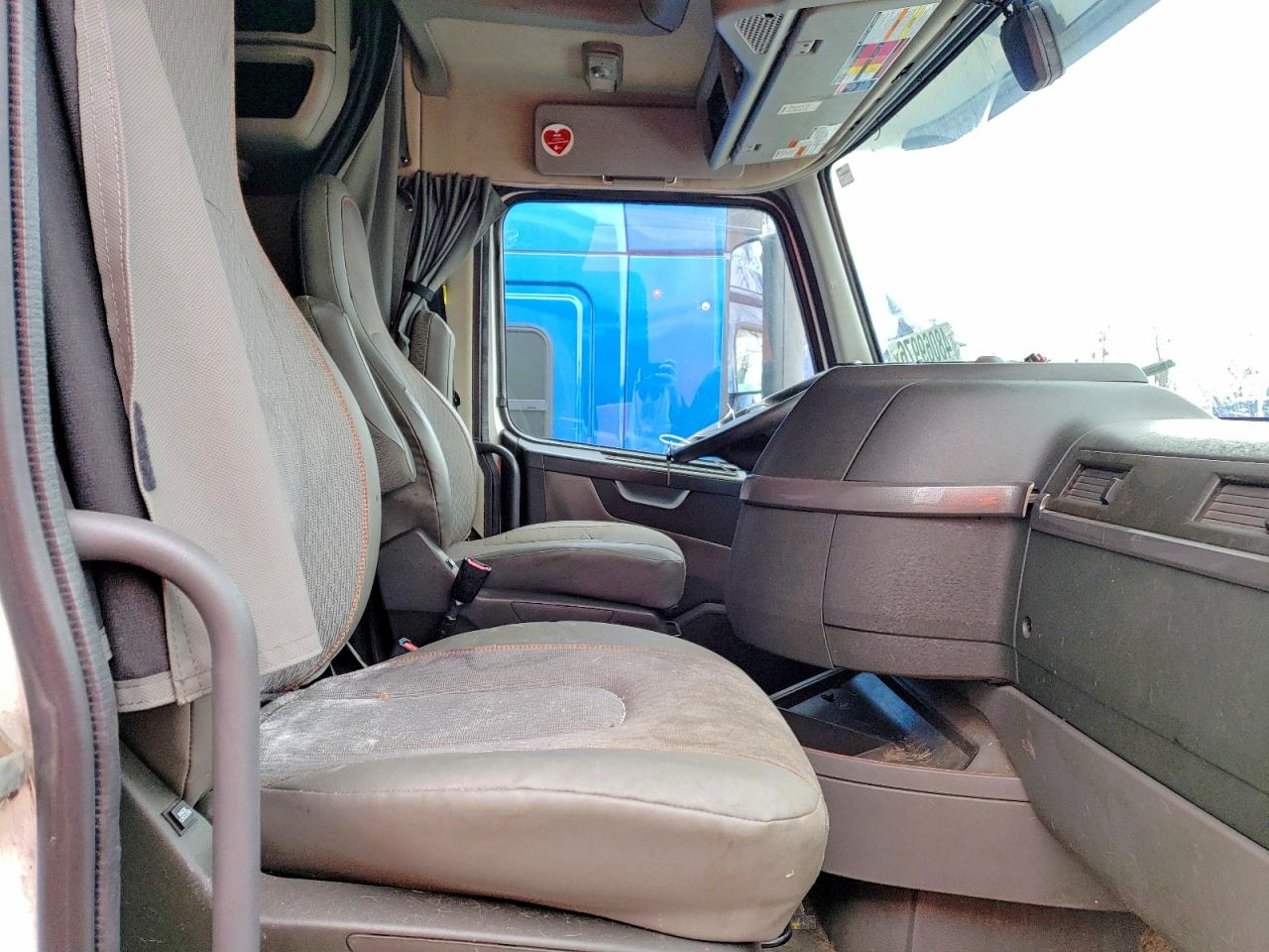 VOLVO VNL 2021 — 6