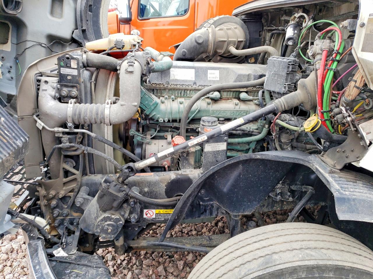 VOLVO VNL 2021 — 8