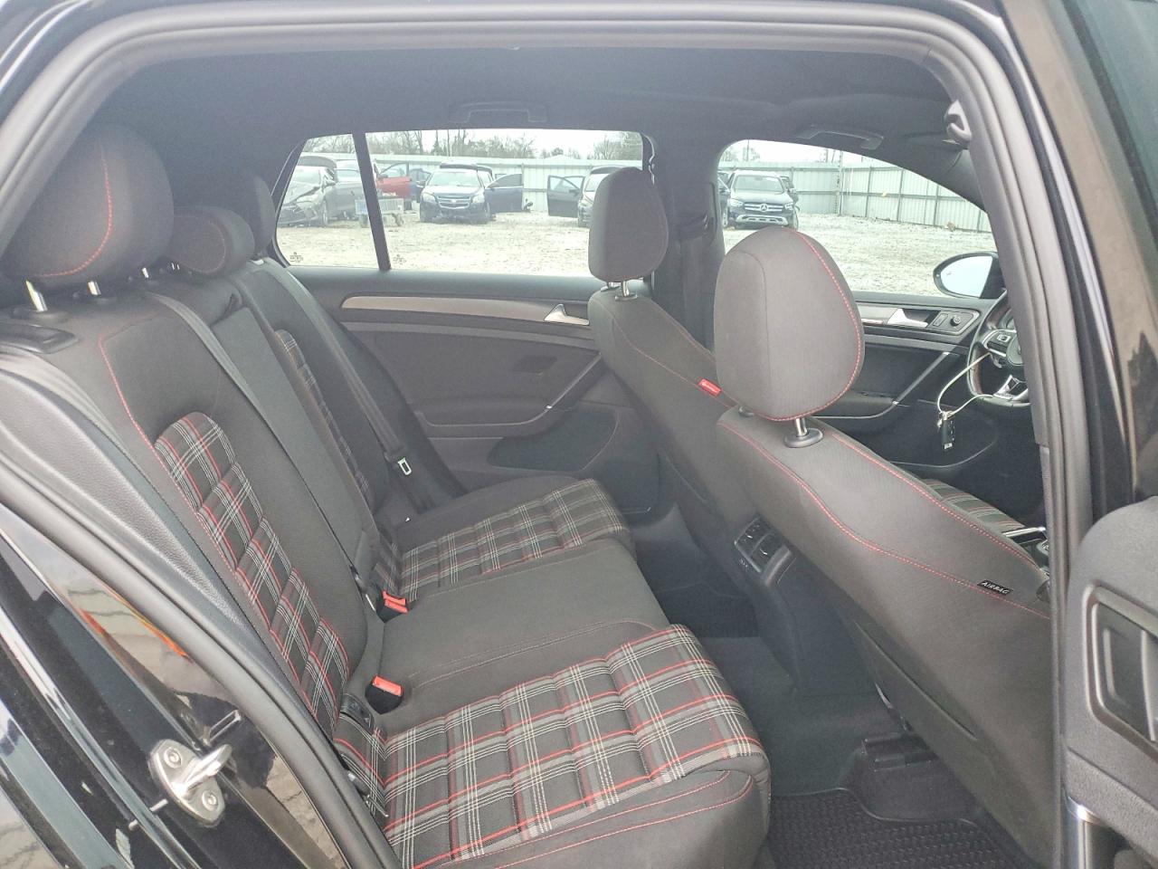 VOLKSWAGEN GTI 2019 — 11