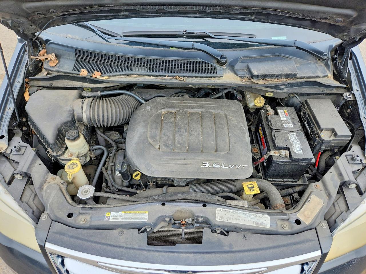 CHRYSLER TOWN & COUNTRY 2011 — 13