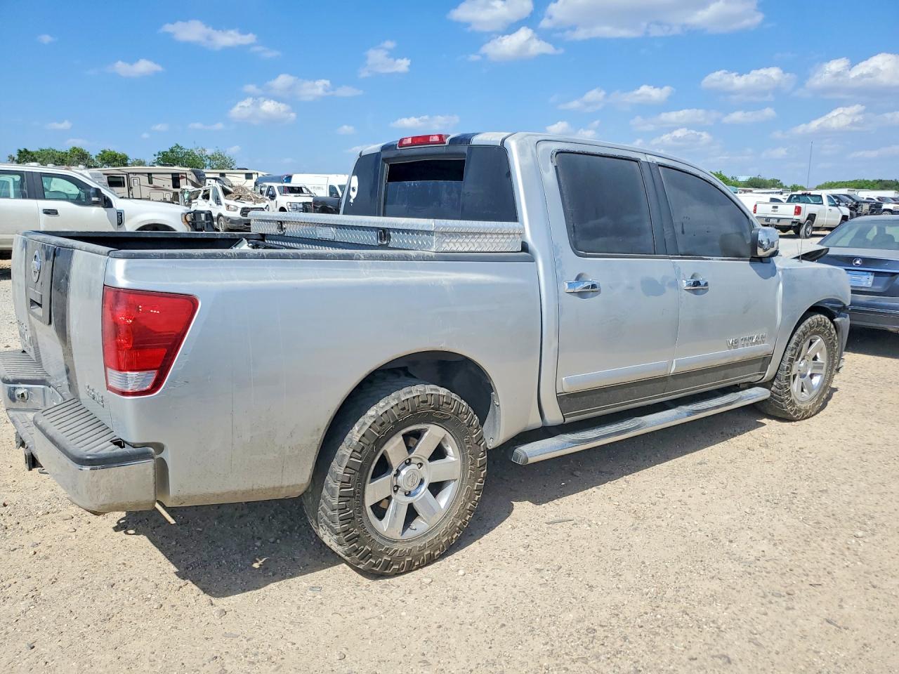 NISSAN TITAN 2005 — 4