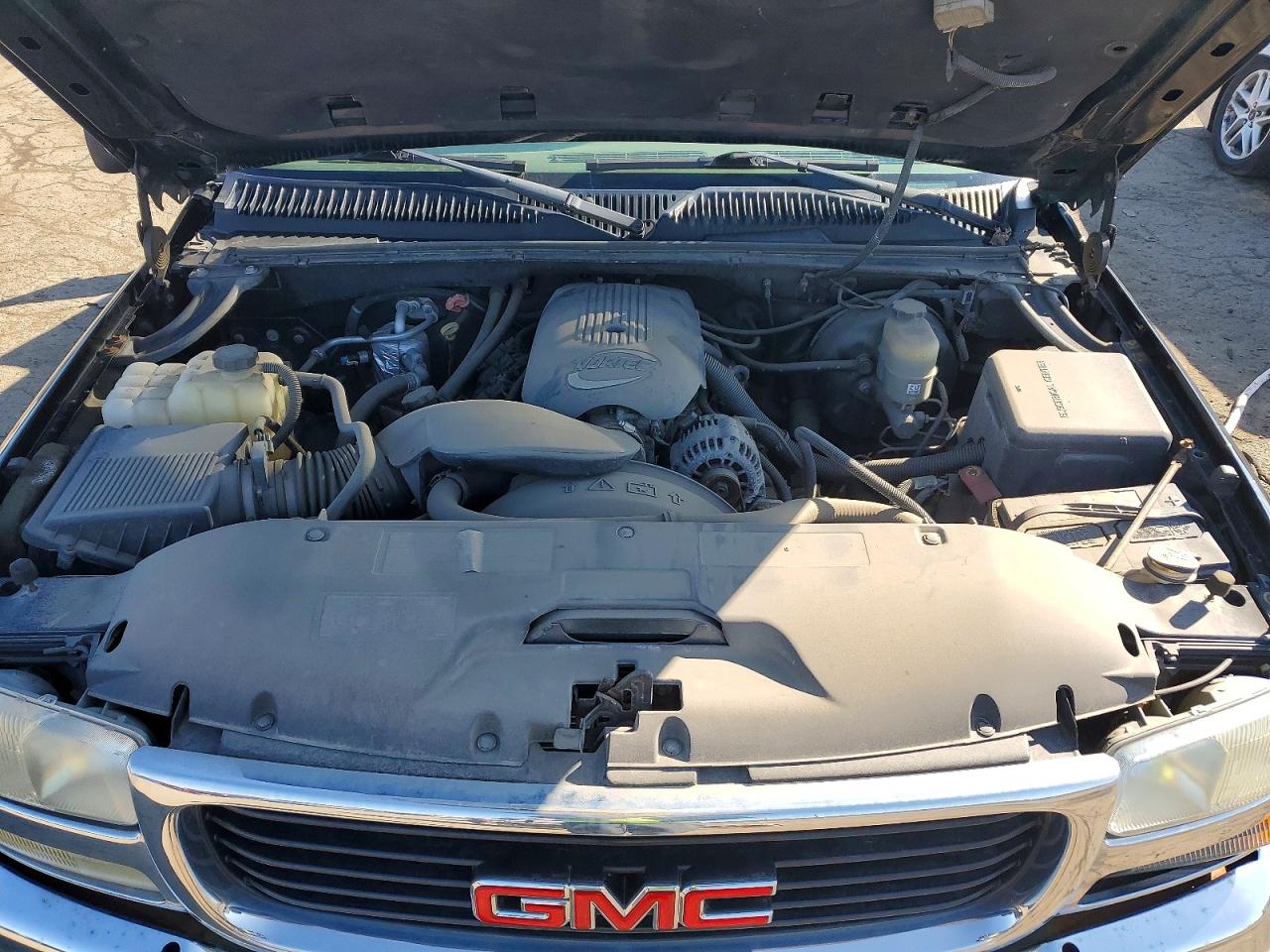GMC NEW SIERRA 2002 — 12