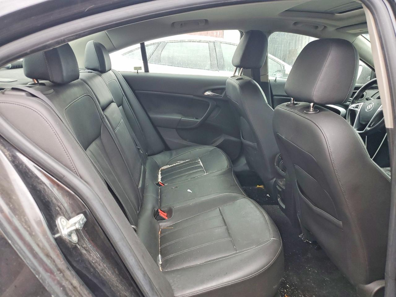 BUICK REGAL 2011 — 11