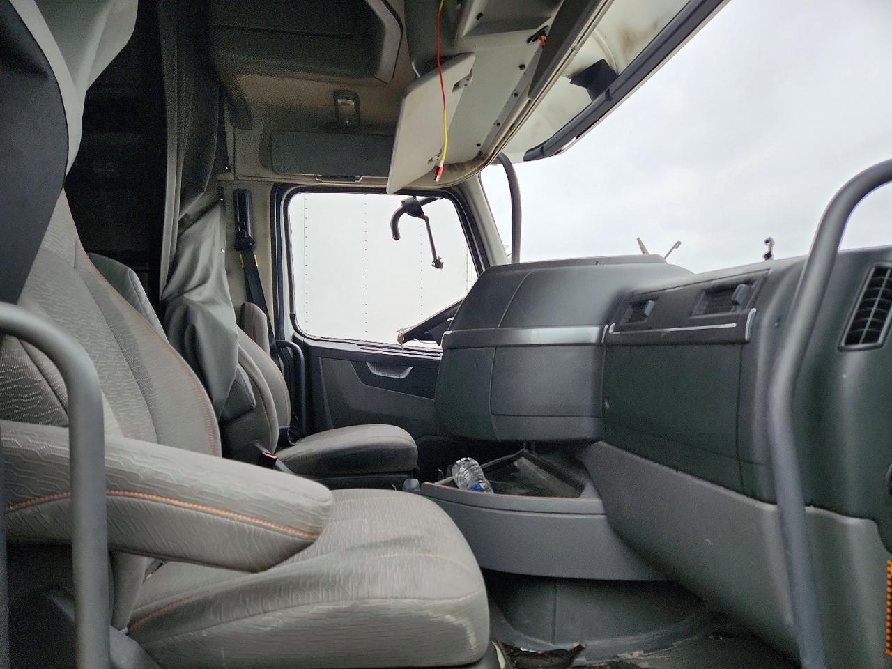 VOLVO VNL 2019 — 6
