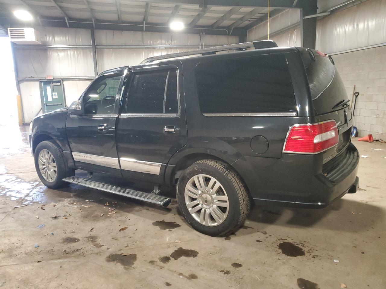 LINCOLN NAVIGATOR 2010 — 3