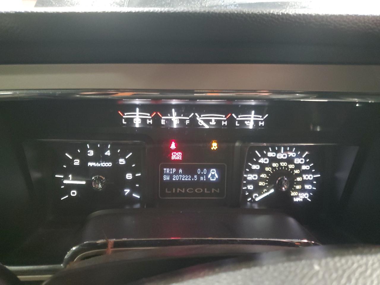 LINCOLN NAVIGATOR 2010 — 10
