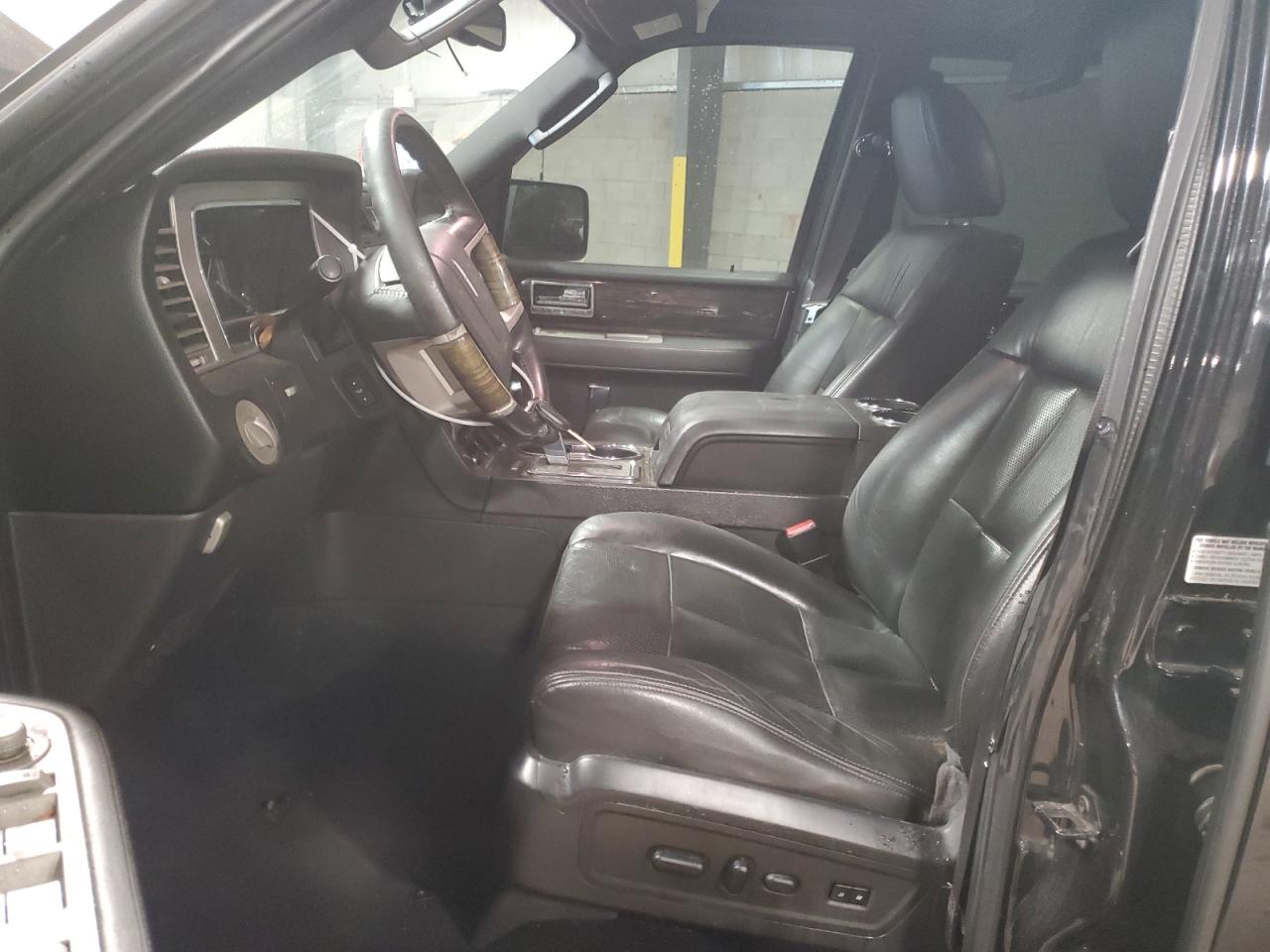 LINCOLN NAVIGATOR 2010 — 8
