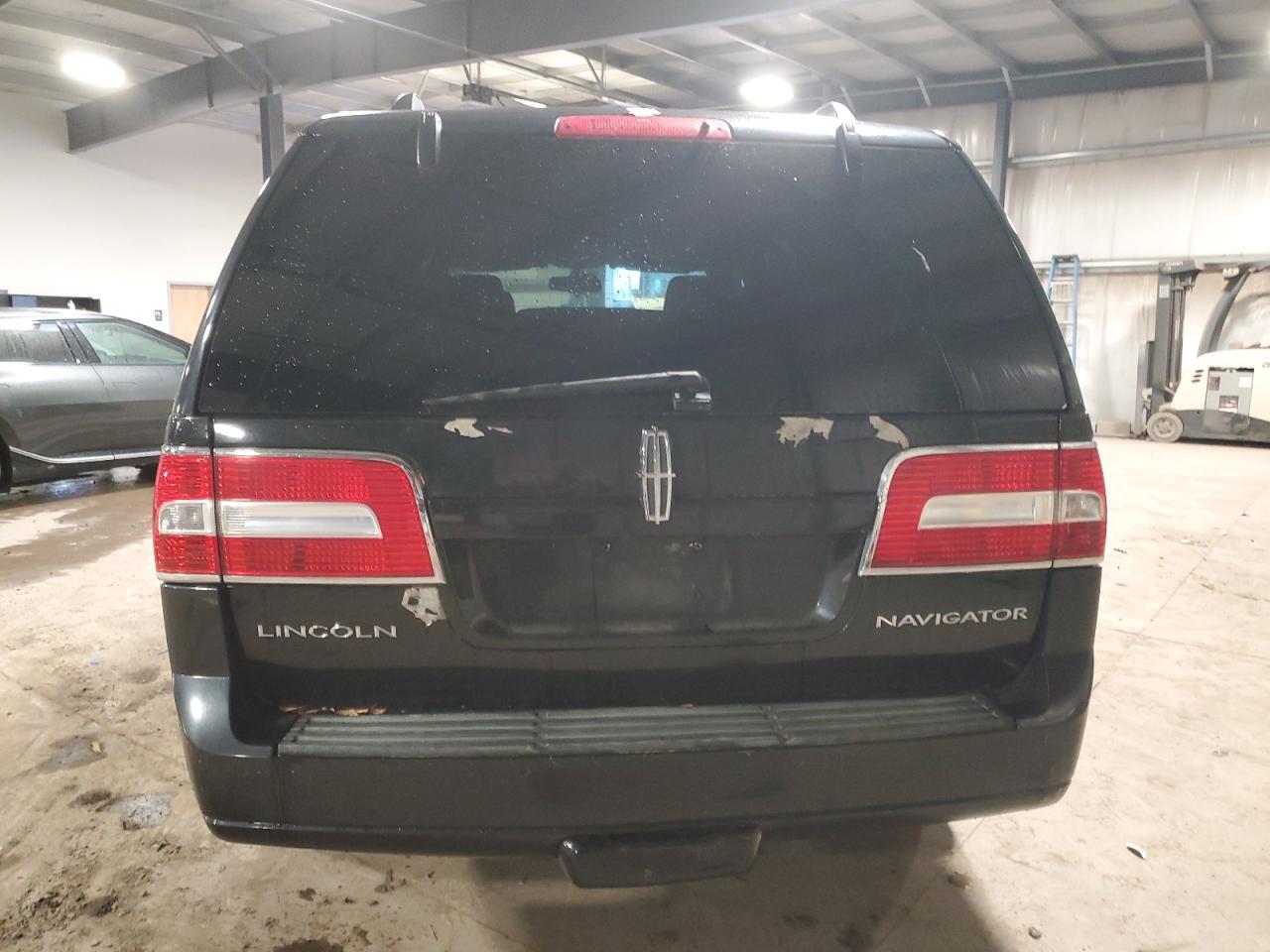 LINCOLN NAVIGATOR 2010 — 7
