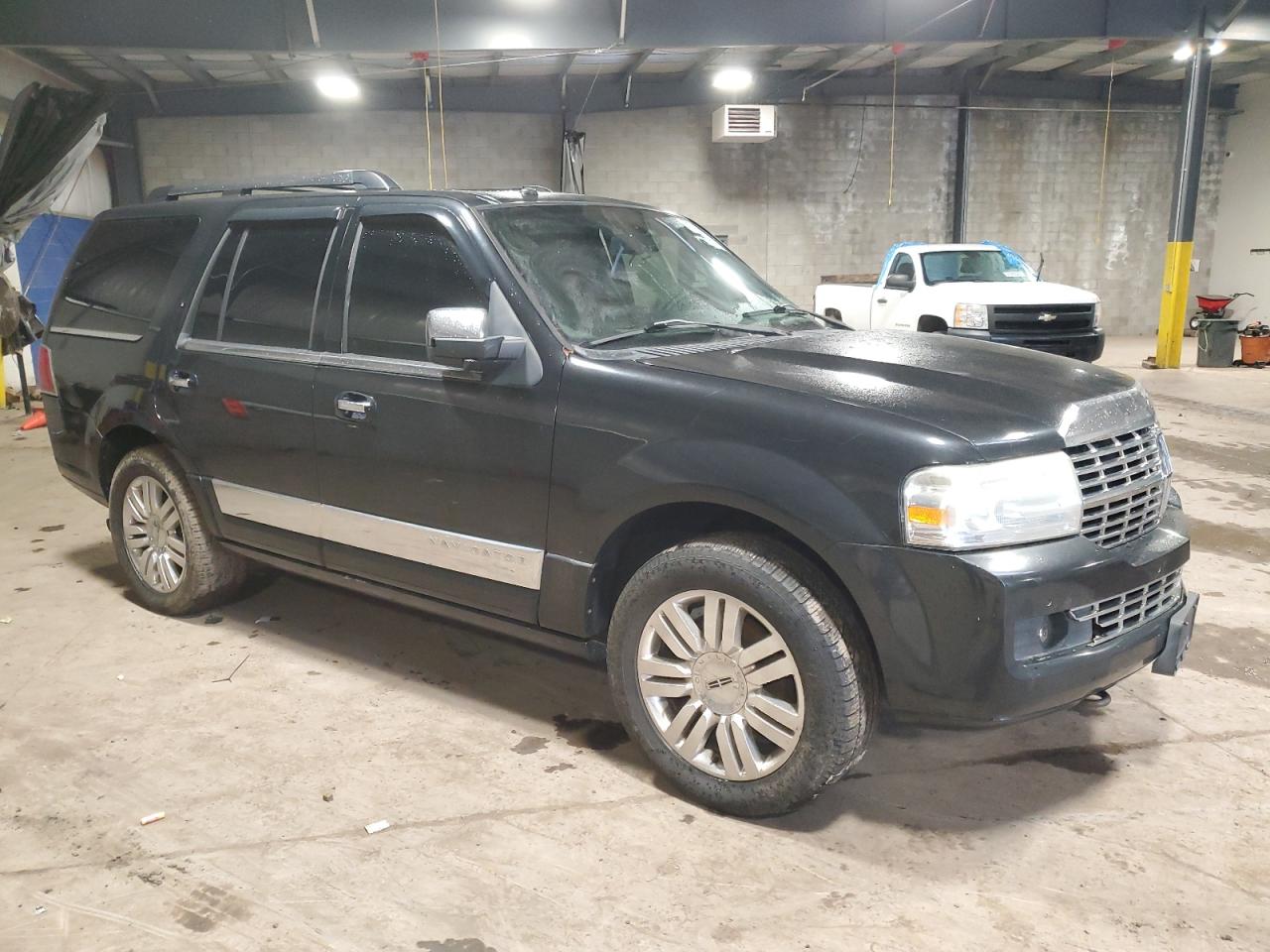 LINCOLN NAVIGATOR 2010 — 5