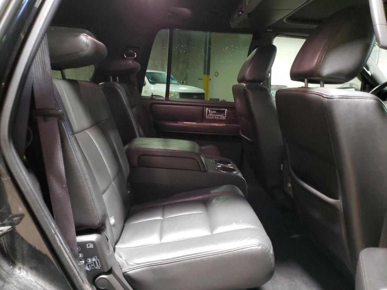 LINCOLN NAVIGATOR 2010 — 12