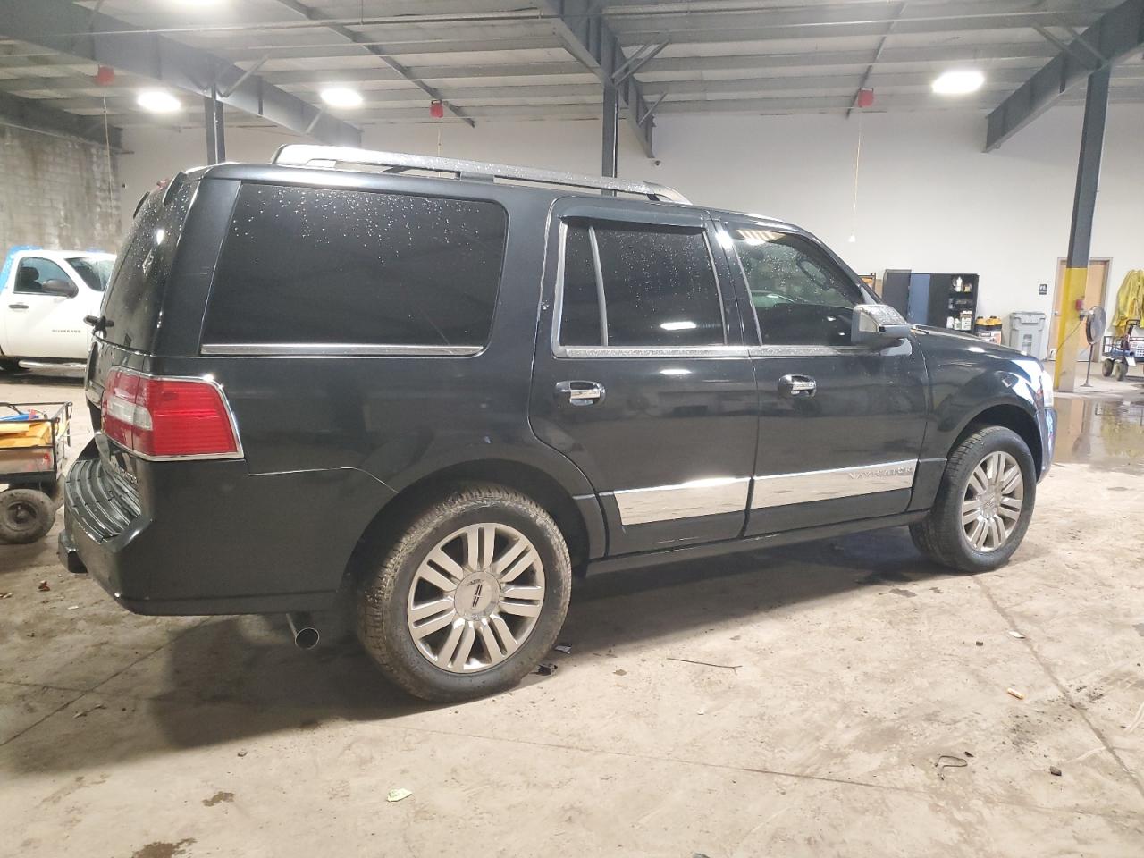 LINCOLN NAVIGATOR 2010 — 4