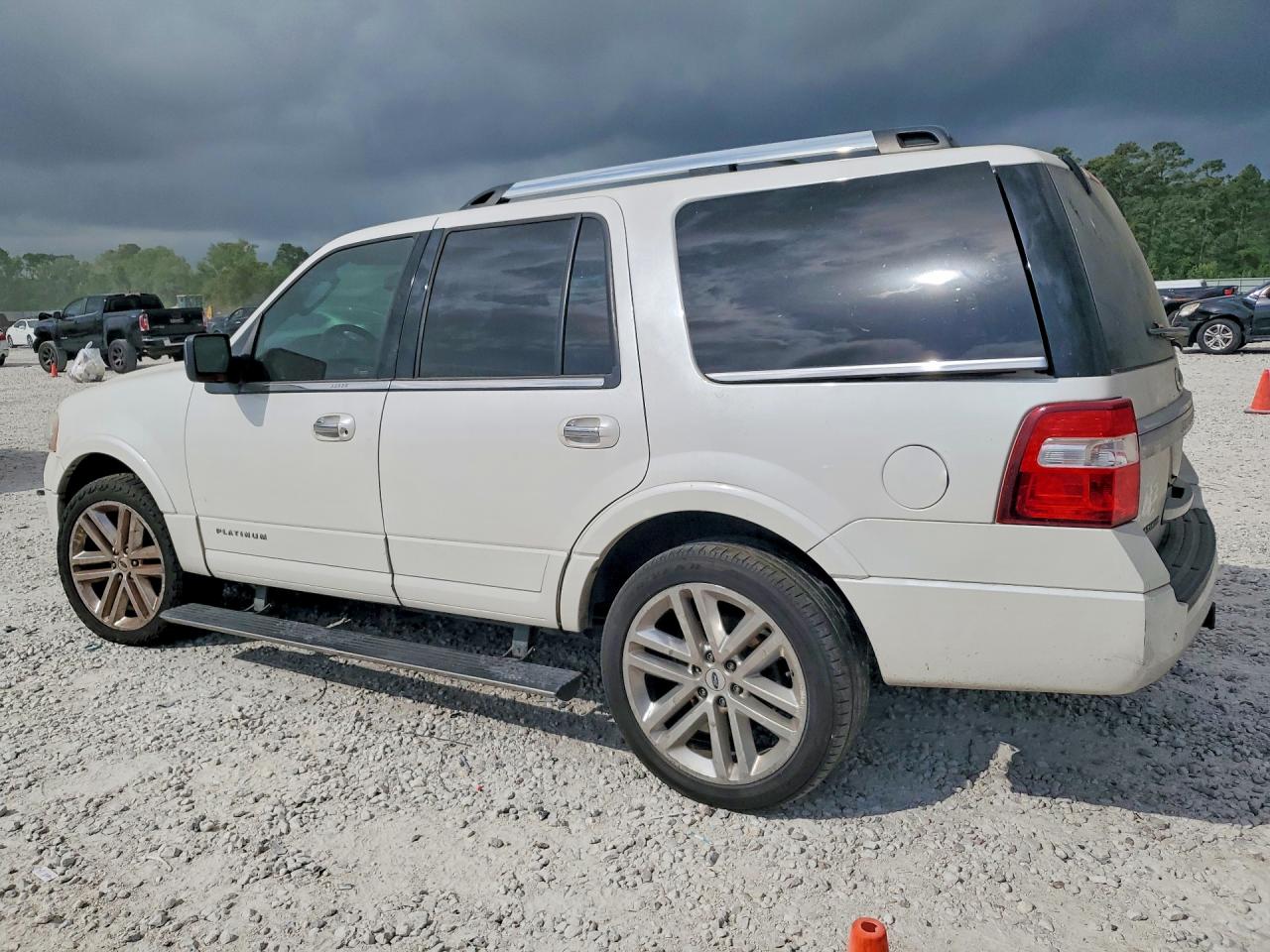 FORD EXPEDITION 2016 — 3