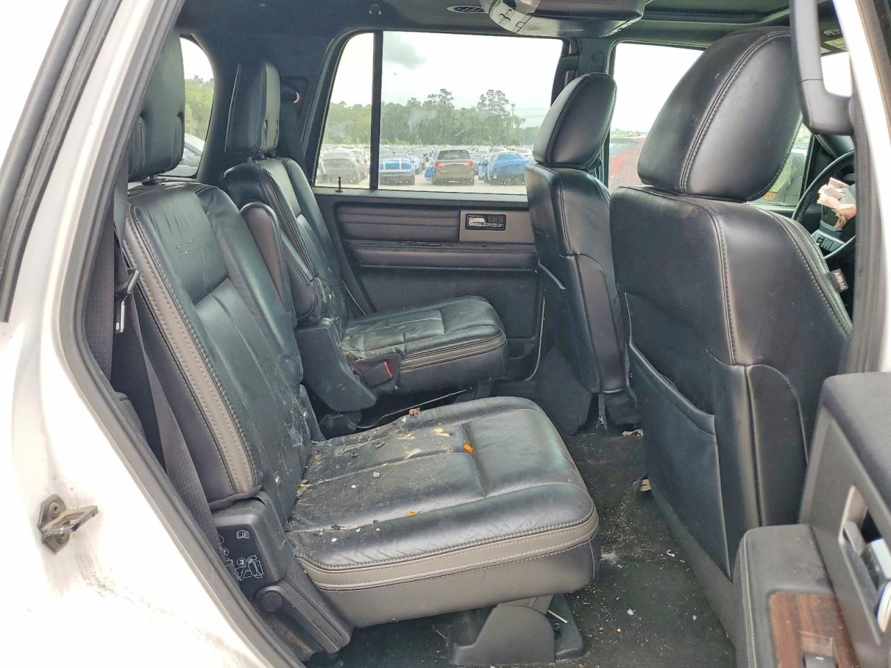 FORD EXPEDITION 2016 — 12
