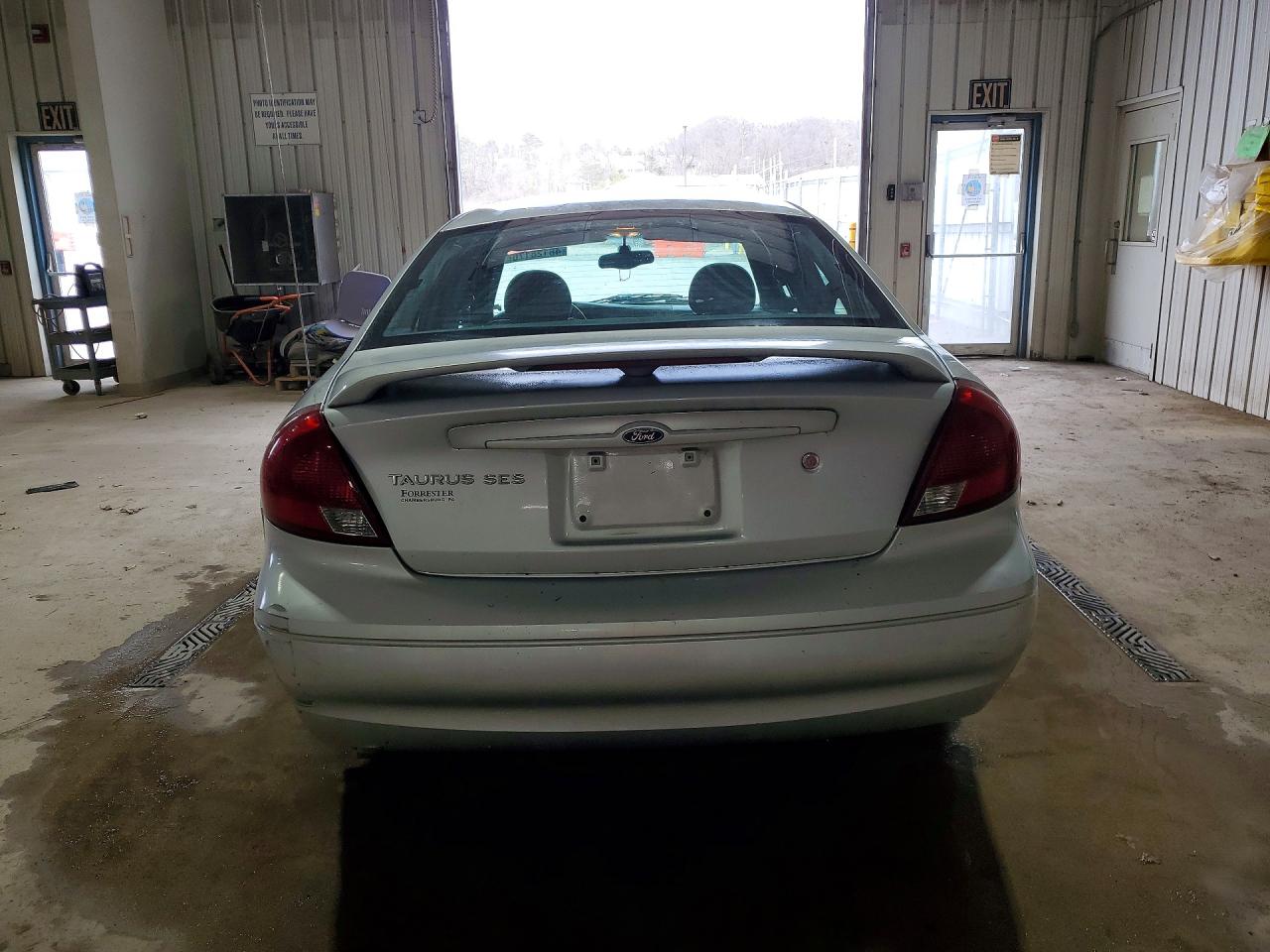 FORD TAURUS 2002 — 7