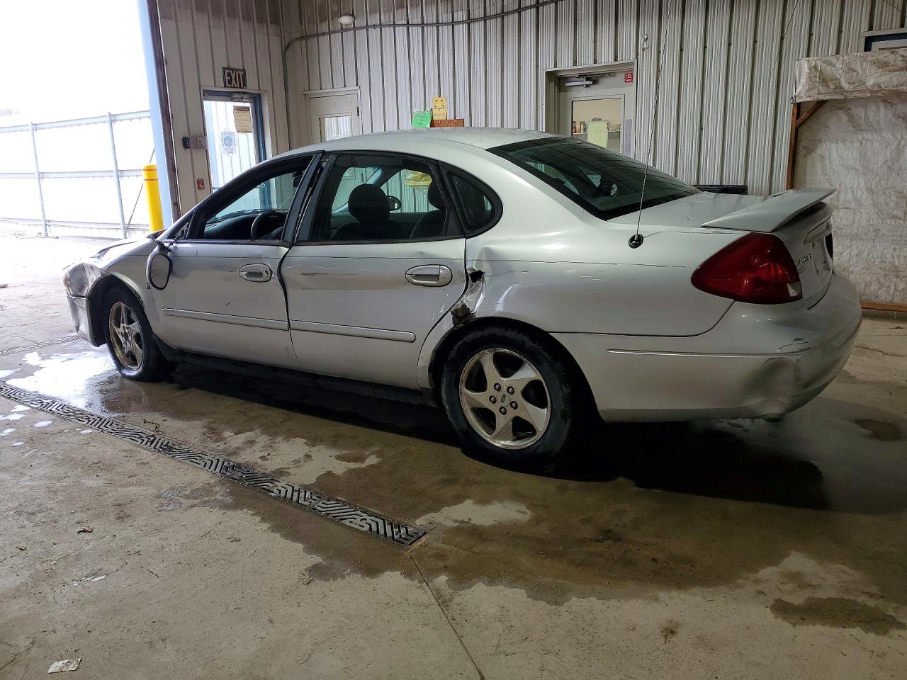 FORD TAURUS 2002 — 3