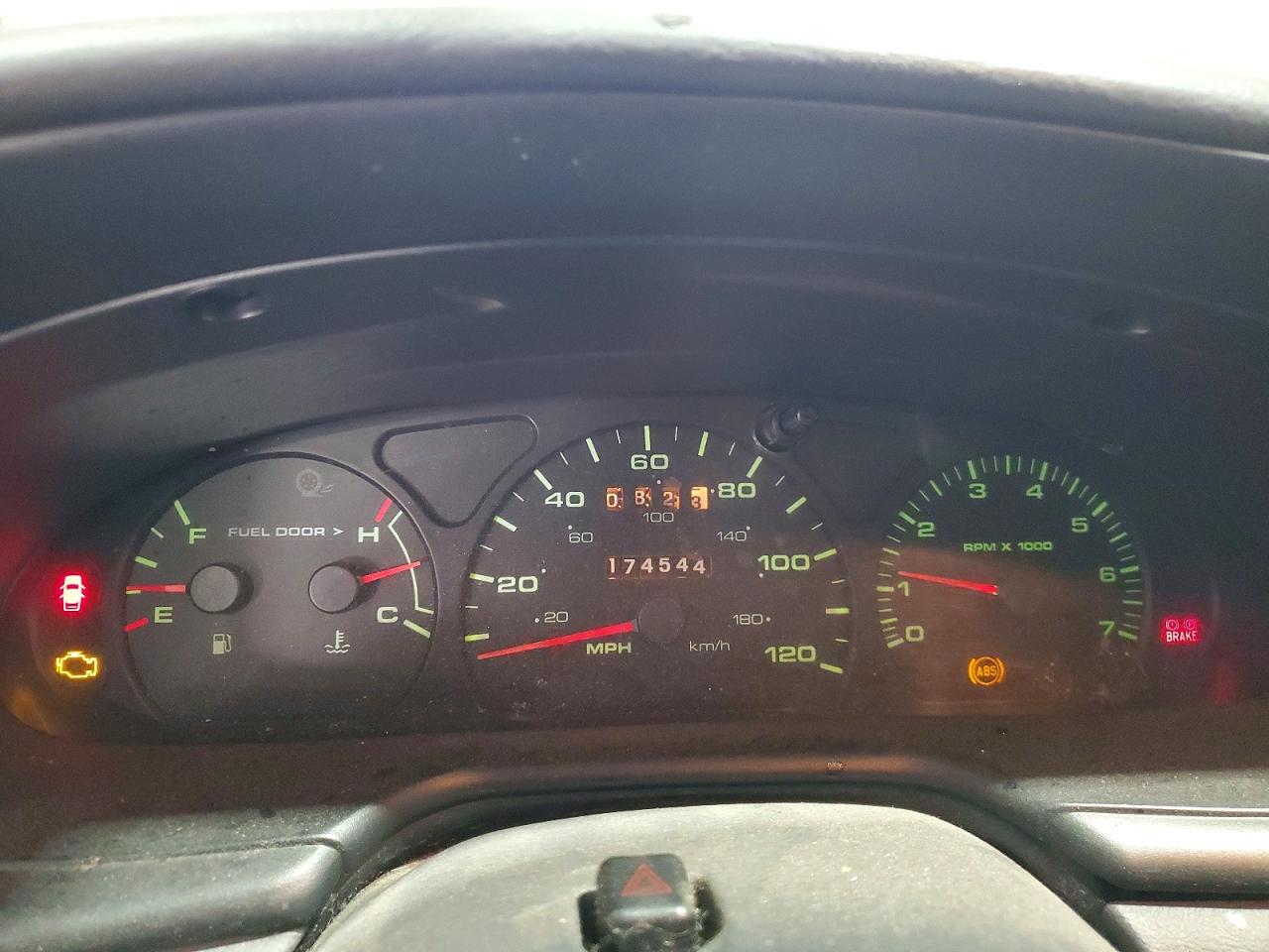 FORD TAURUS 2002 — 10