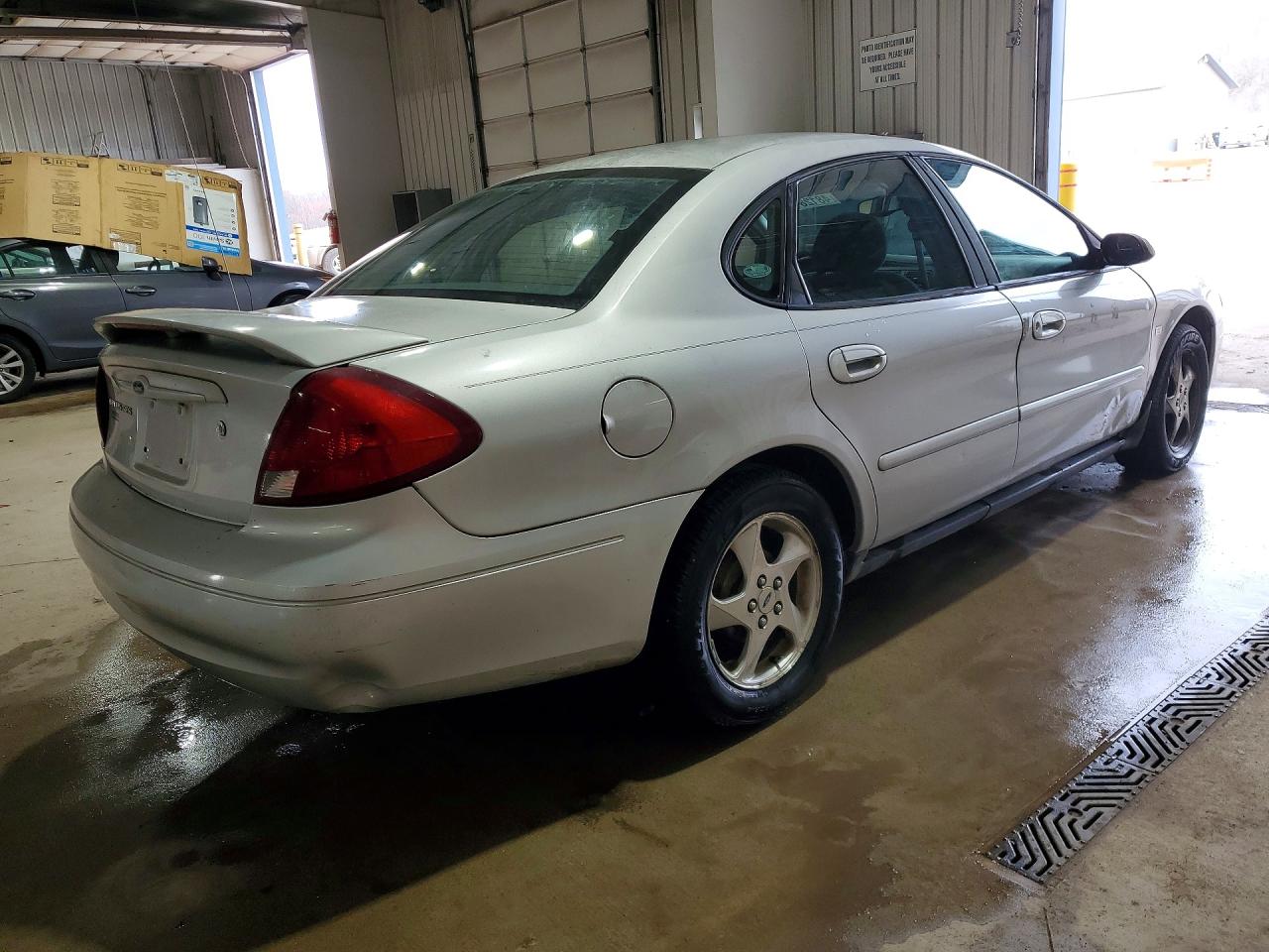 FORD TAURUS 2002 — 4