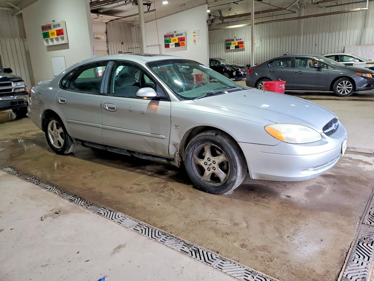 FORD TAURUS 2002 — 5