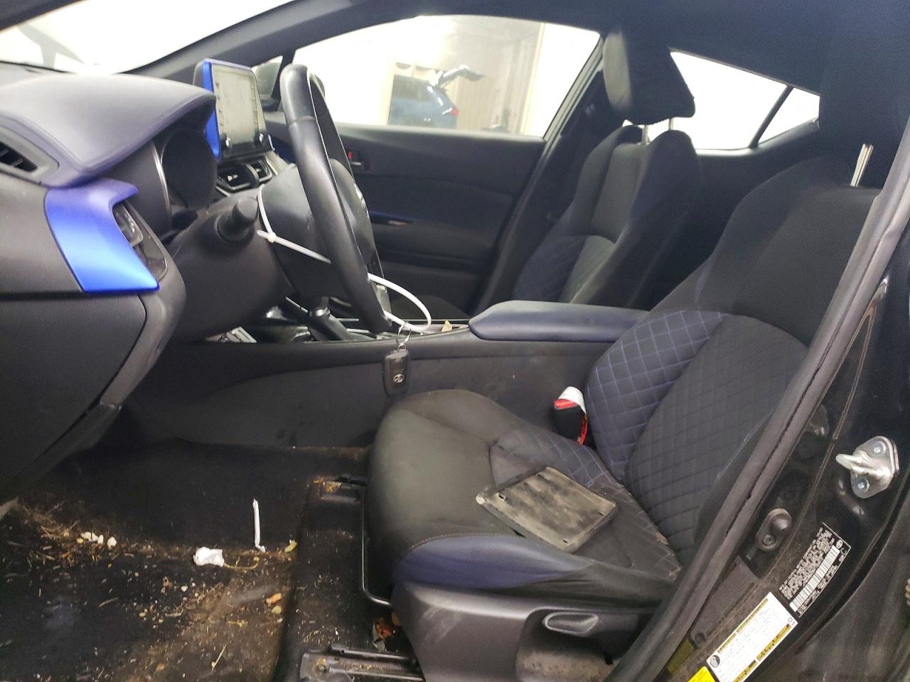 TOYOTA C-HR 2021 — 8