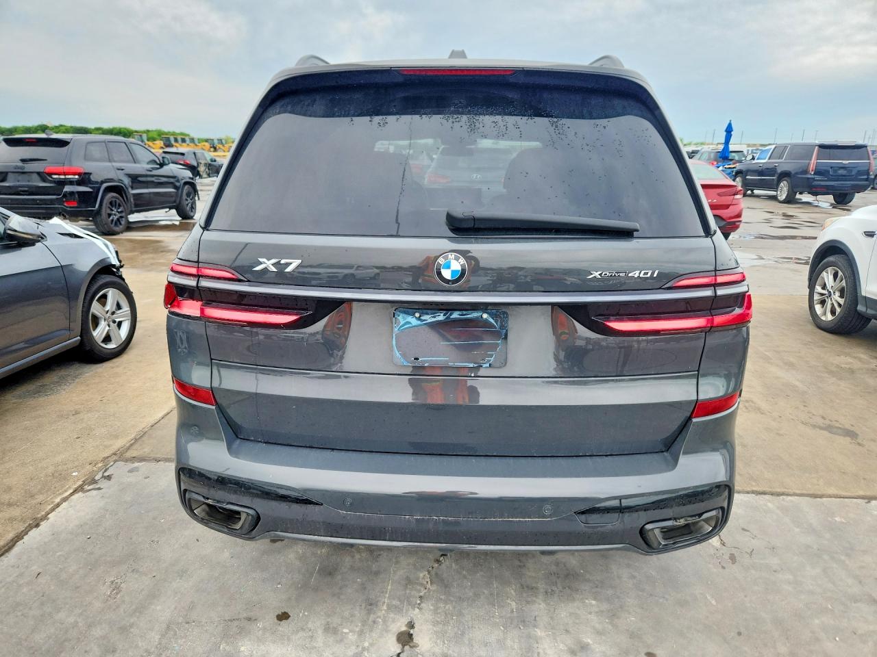 BMW X7 2024 — 7