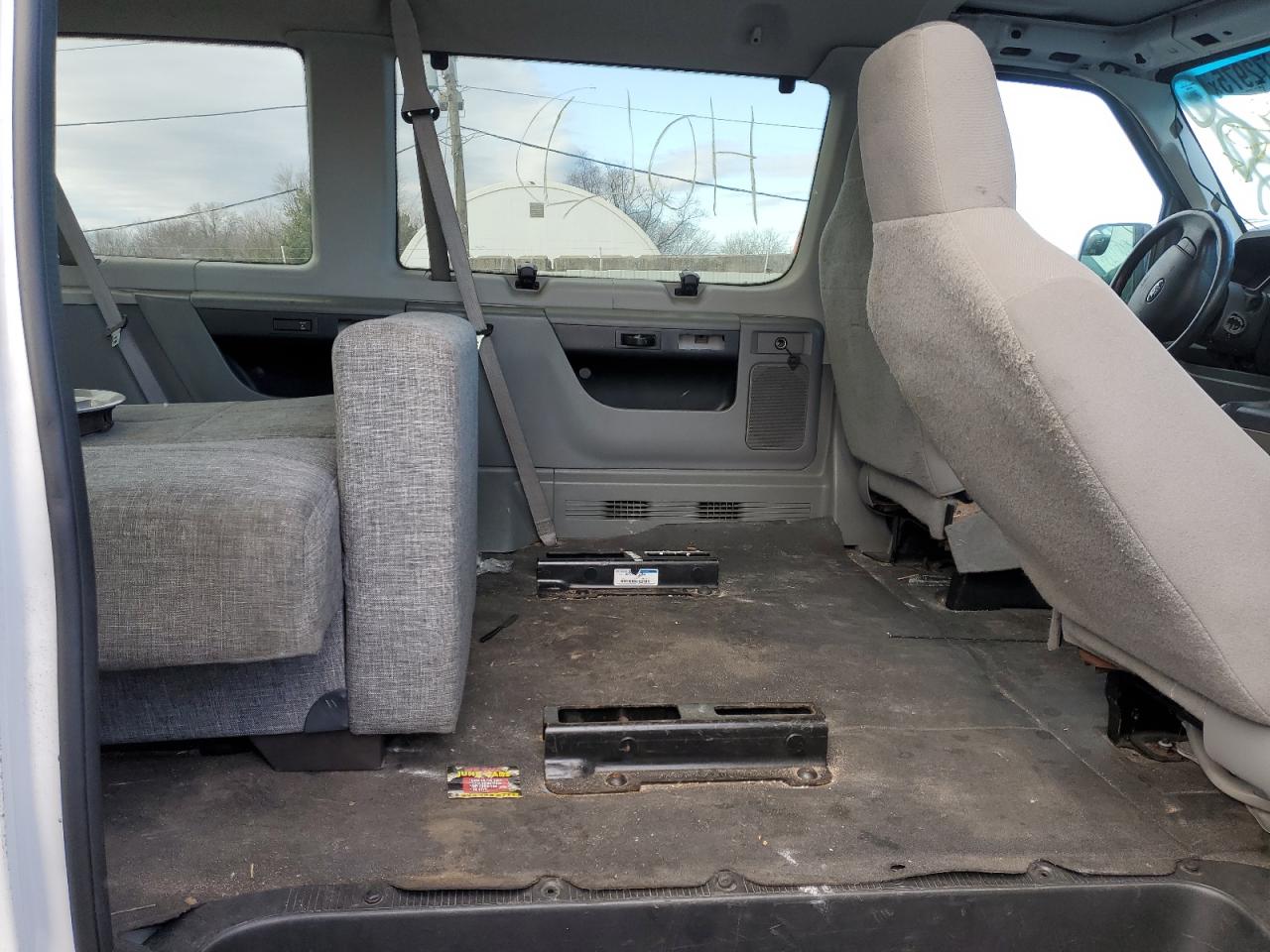 FORD E-350 2011 — 12