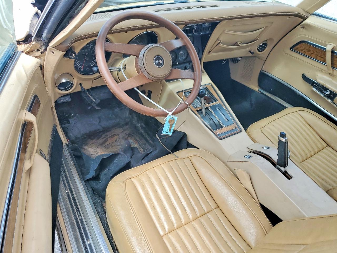 CHEVROLET CORVETTE 1976 — 9