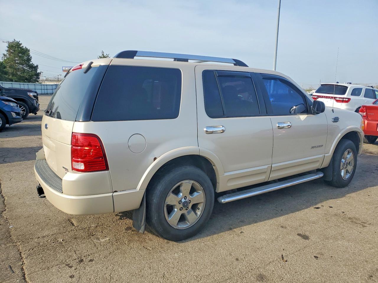 FORD EXPLORER 2005 — 4
