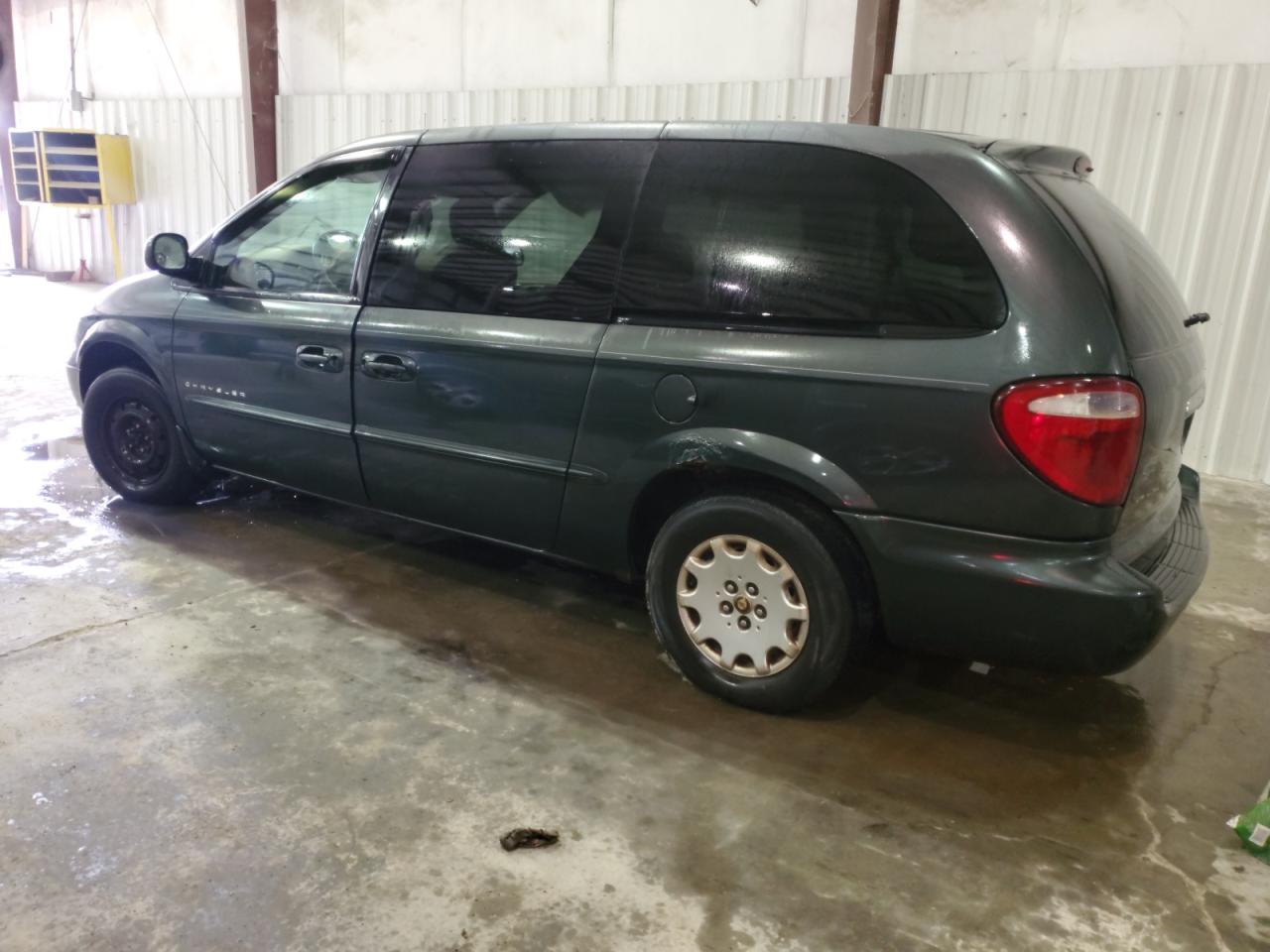 CHRYSLER TOWN & COUNTRY 2001 — 3