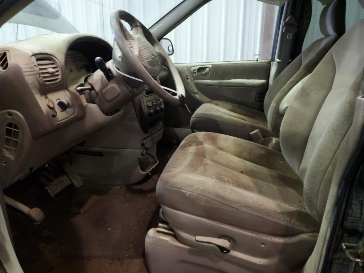 CHRYSLER TOWN & COUNTRY 2001 — 8