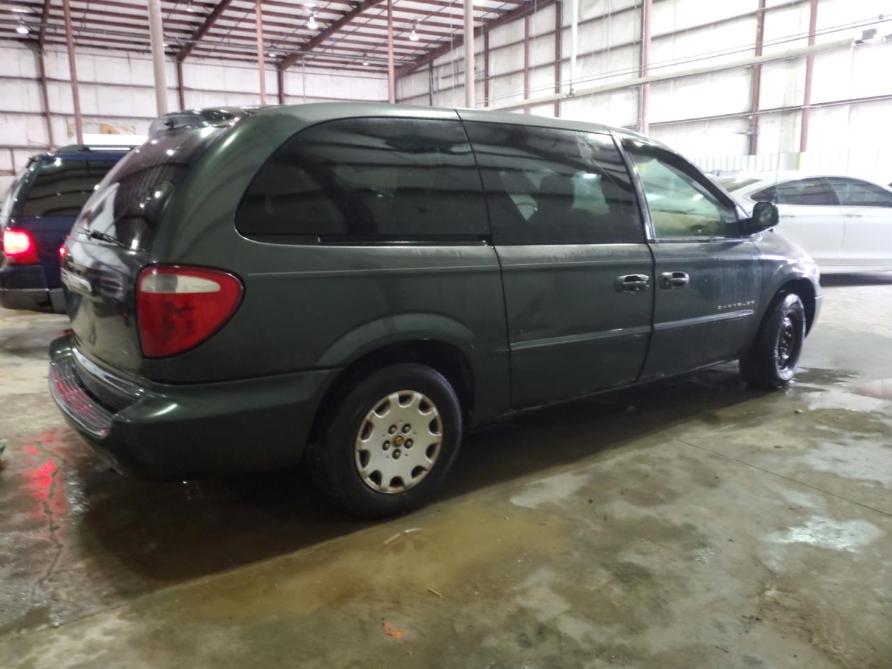 CHRYSLER TOWN & COUNTRY 2001 — 4
