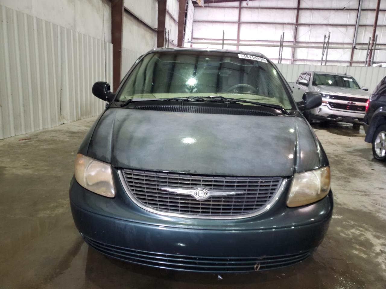 CHRYSLER TOWN & COUNTRY 2001 — 6