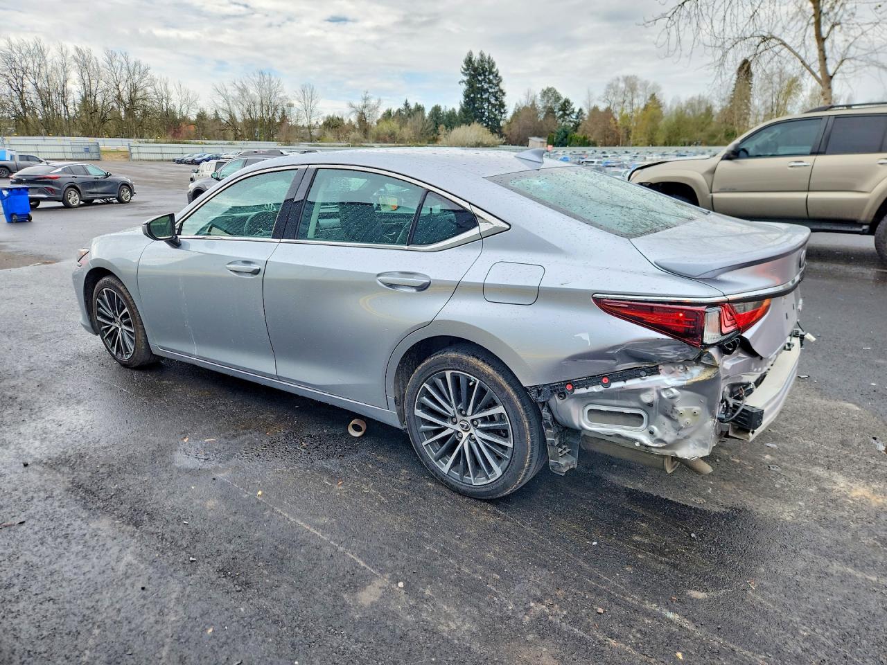 LEXUS ES 300H 2022 — 3
