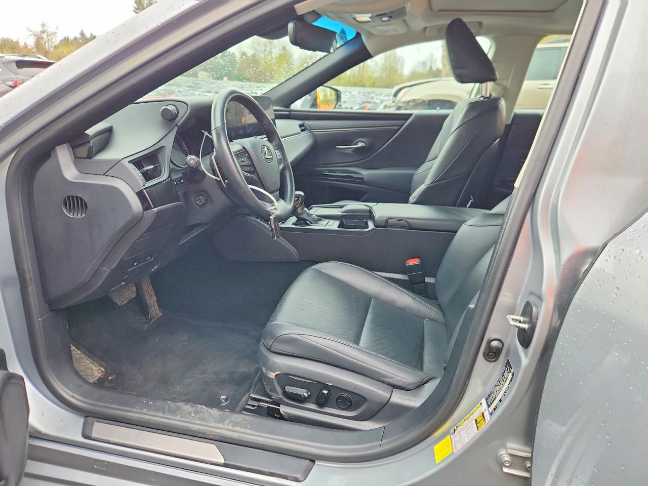 LEXUS ES 300H 2022 — 8