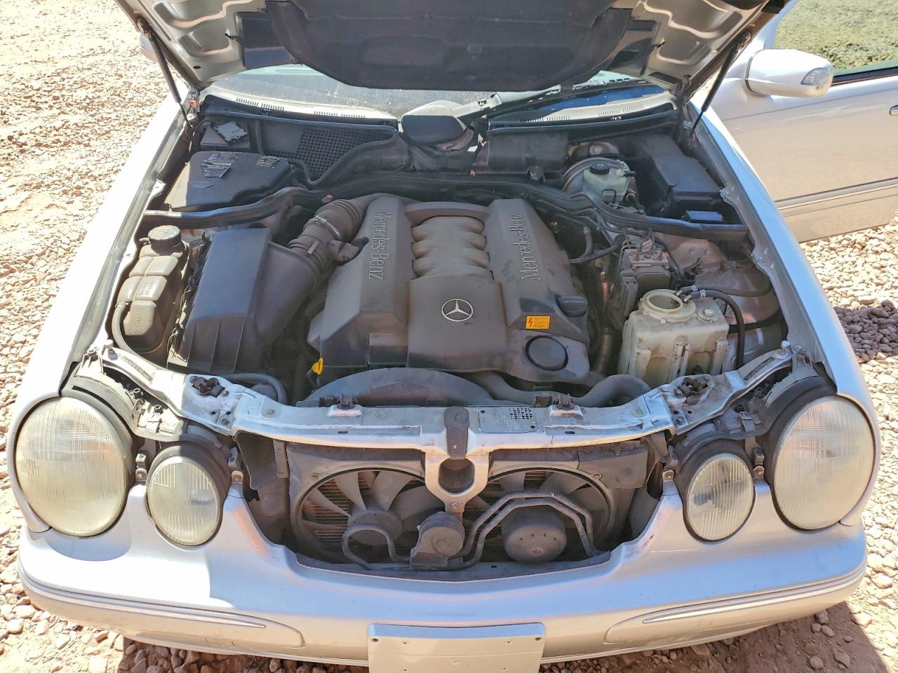 MERCEDES-BENZ E 2001 — 12