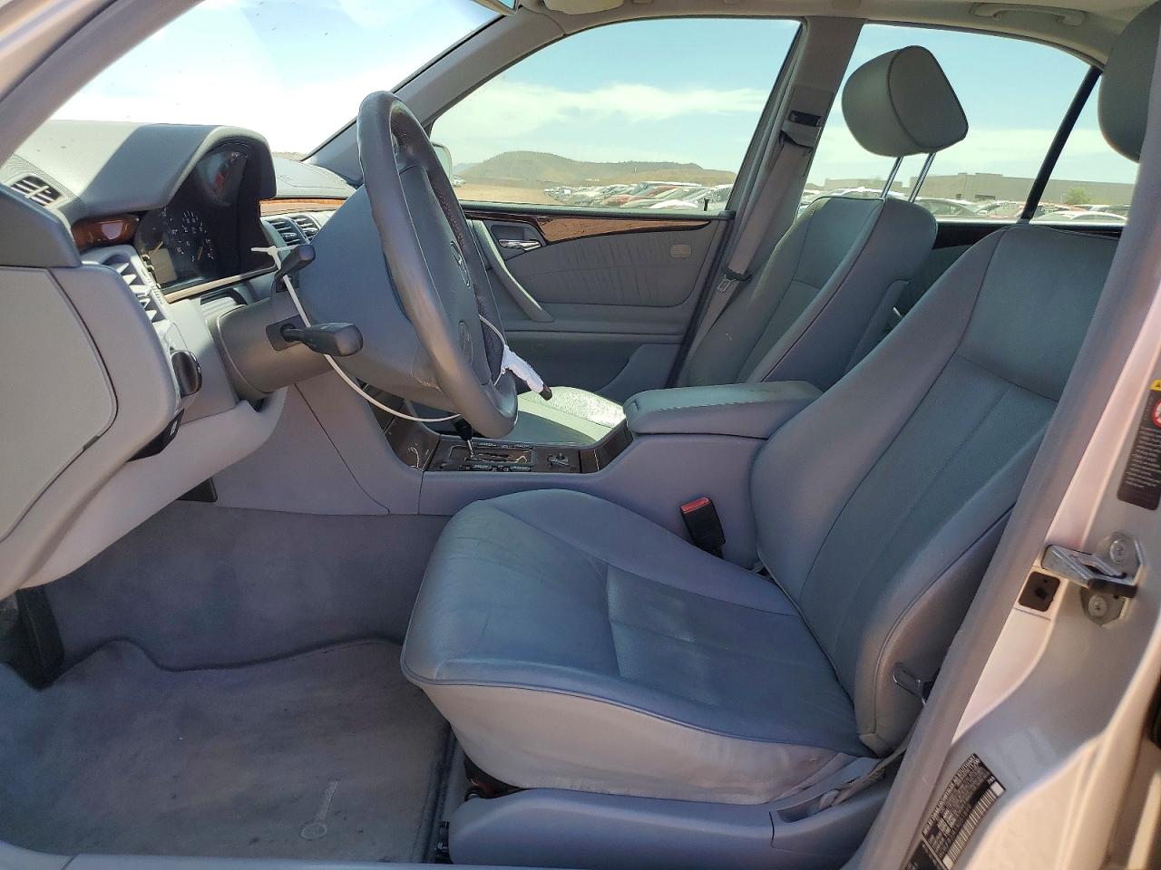MERCEDES-BENZ E 2001 — 8