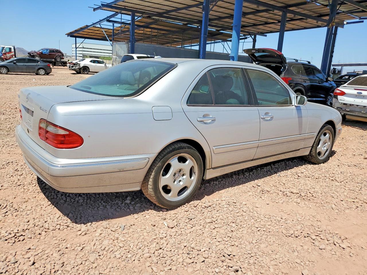 MERCEDES-BENZ E 2001 — 4